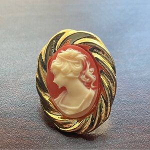 Vintage Cameo Pin